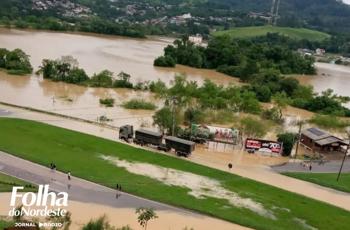 Enchentes em SC deixam caminhoneiros de São José do Ouro ilhados
