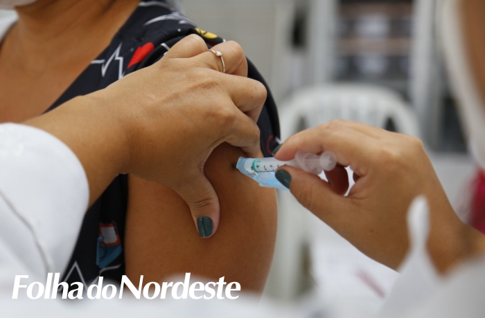 Pessoas com 49 anos ou mais podem agendar vacina contra Covid-19