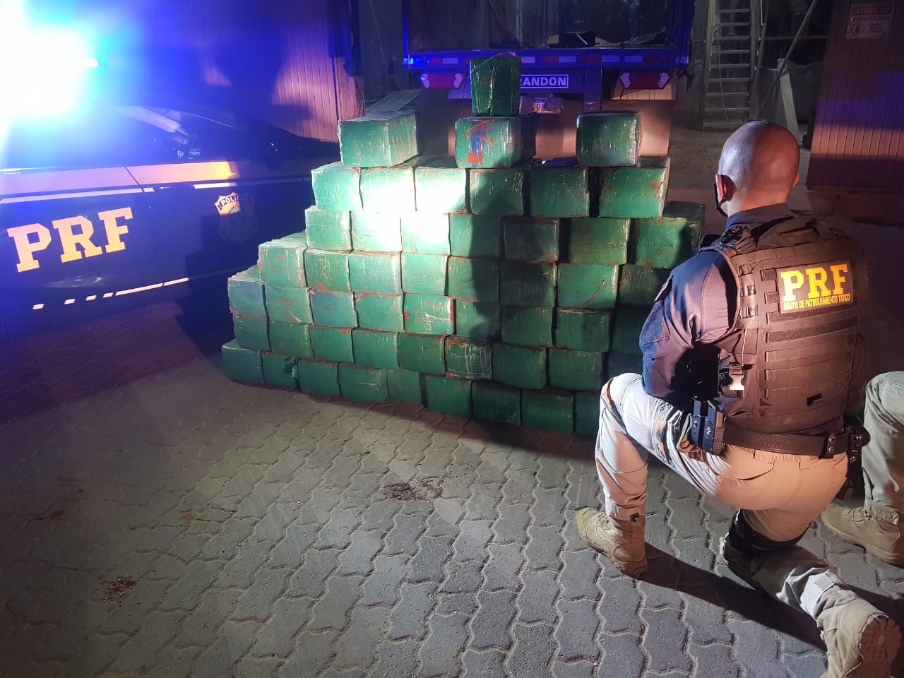 Policia prende traficante e apreende carreta com uma tonelada de maconha 