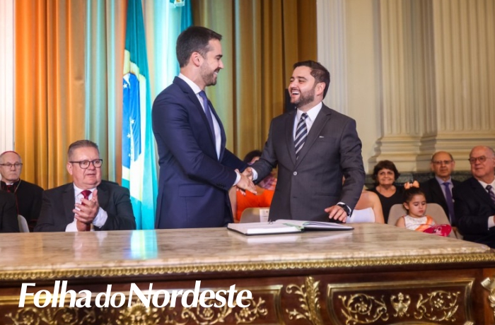 Eduardo Leite recebe cargo de governador de Ranolfo Vieira Júnior no Palácio Piratini