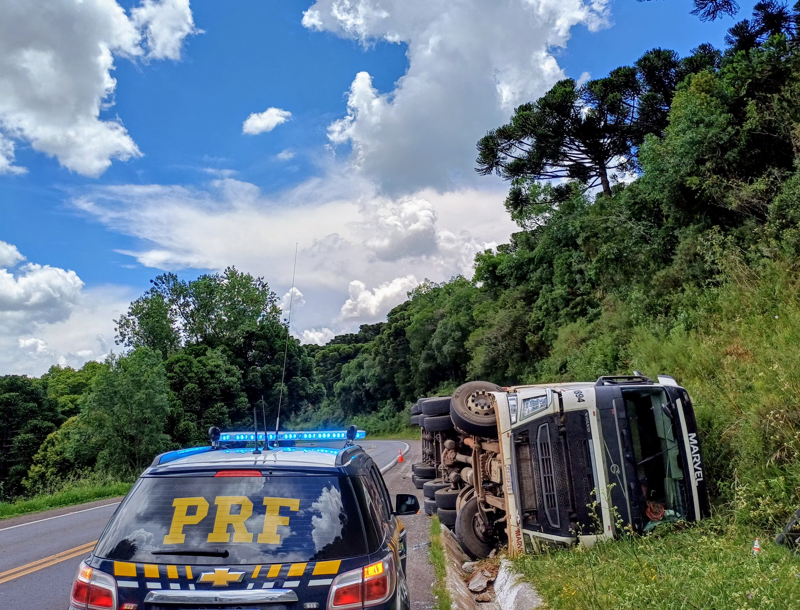 Acidente na BR-285 em Muitos Capões deixa motorista ferida
