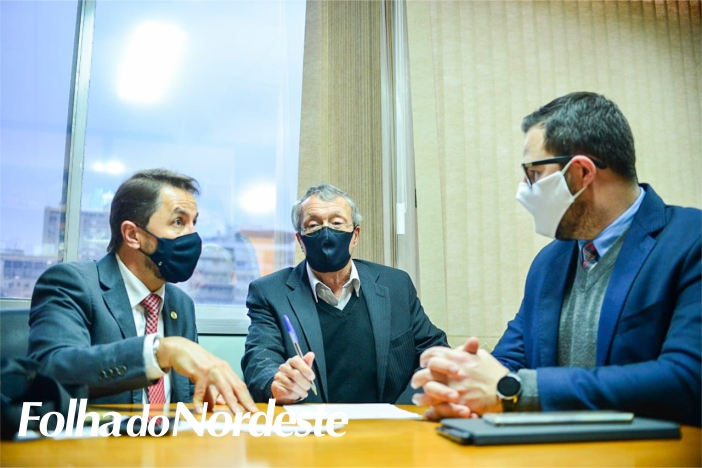 Turra assina emenda que reduz privilégios a ex-governadores