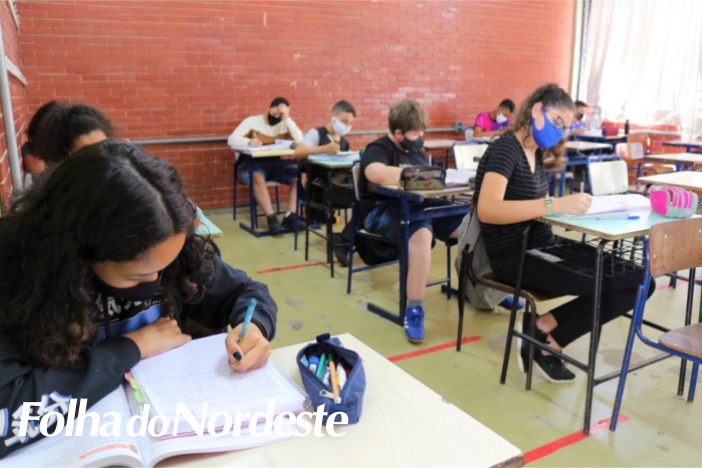 Com 750 mil estudantes matriculados, rede estadual começa ano letivo nesta segunda-feira (21)