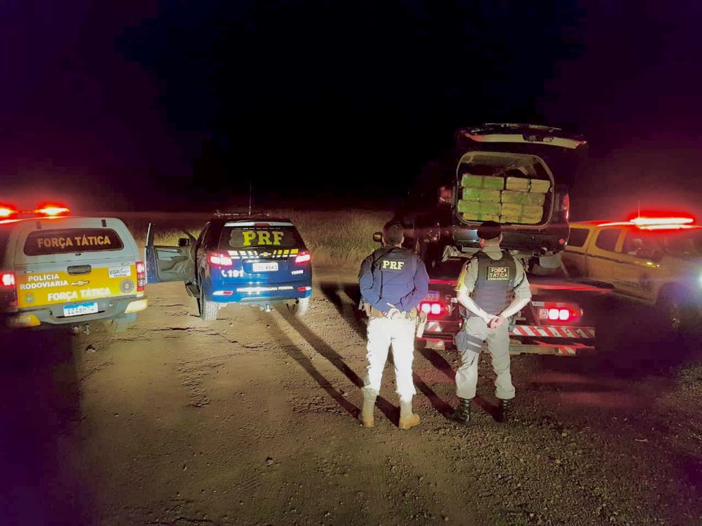 PRF e BRBM prendem traficantes com meia tonelada de maconha em camioneta roubada