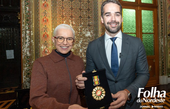 Governador recebe medalha do Centenário do Prédio da Biblioteca Pública do Estado