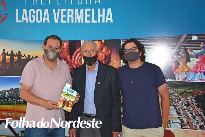 Escritor José Antônio de Andrade visita a Prefeitura