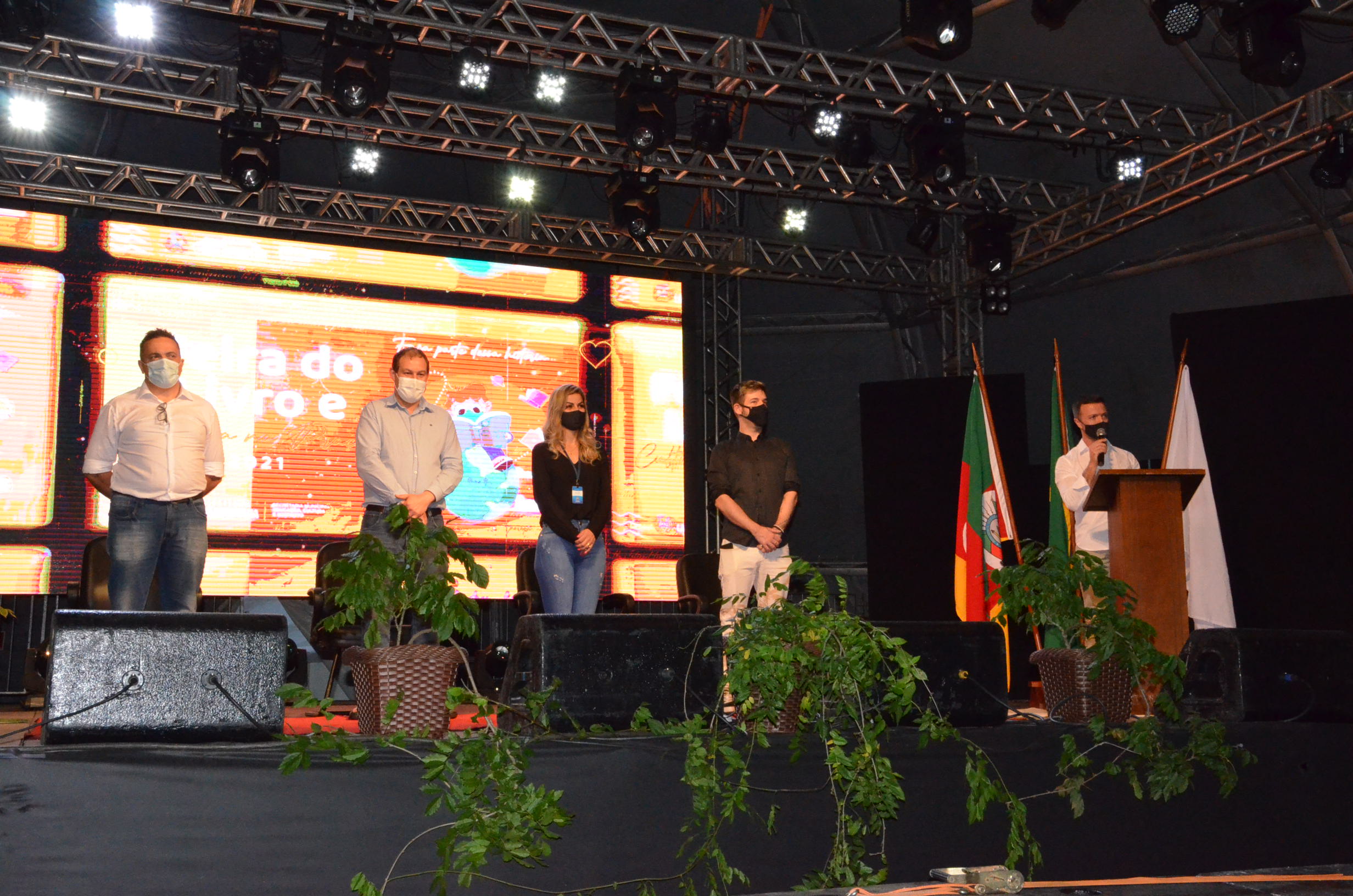 Aberta a Feira do Livro Cultura na Praça de Lagoa Vermelha