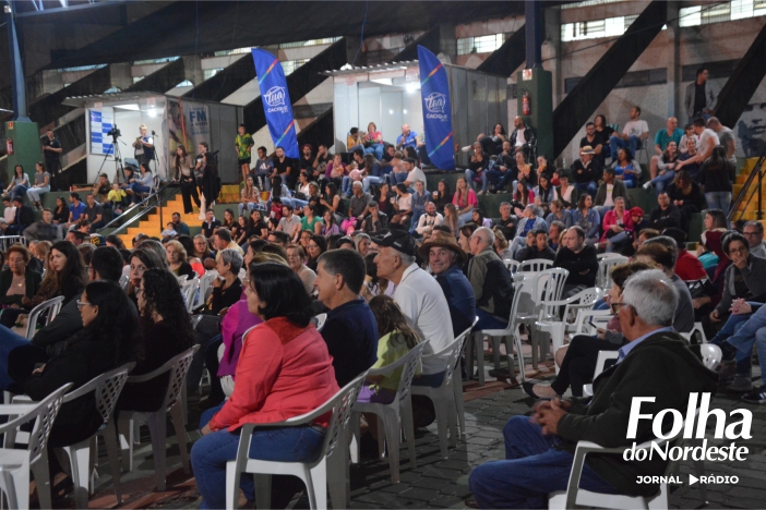 Shows lotam praça Frei Mateus na programação da Feira do Livro