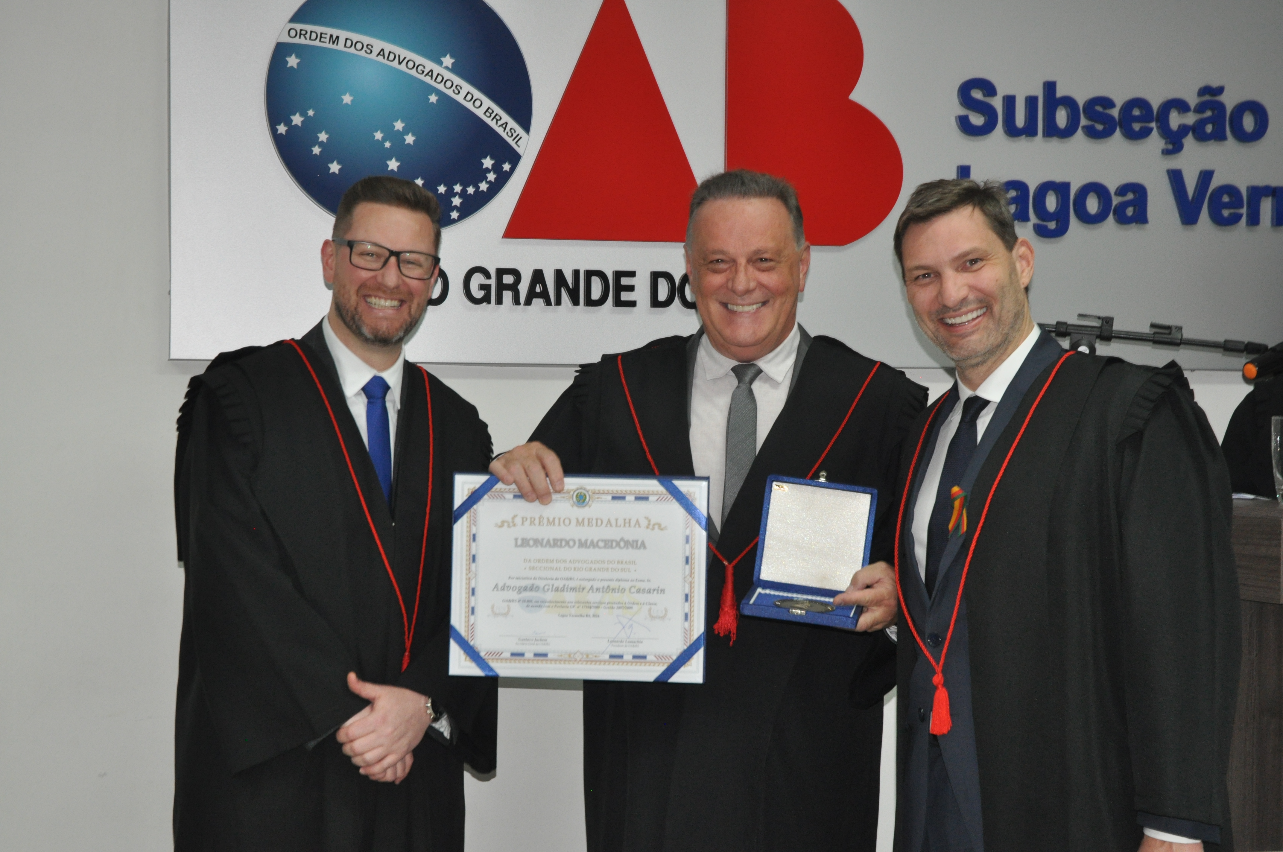 Dr. Gladimir Casarin recebe Medalha Leonardo Macedônia