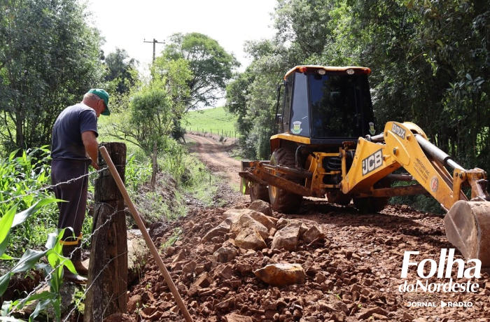 Secretaria de Obras de Ibiraiaras intensifica trabalhos nas estradas do interior