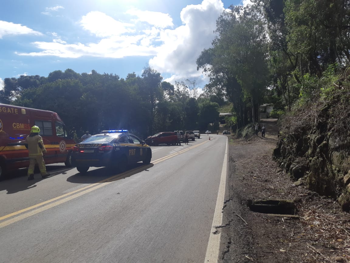 PRF atende grave acidente automobilístico na BR 116 com duas vítimas fatais