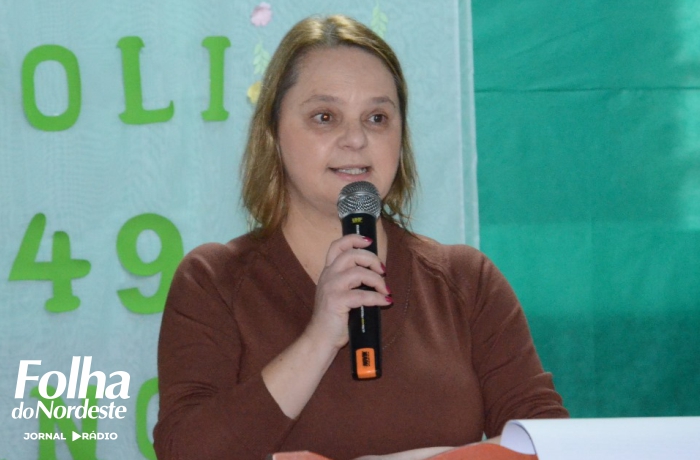 Diretora Sandra Andrighe destaca importância de aprender a servir durante homenagem ao Rotary Clube