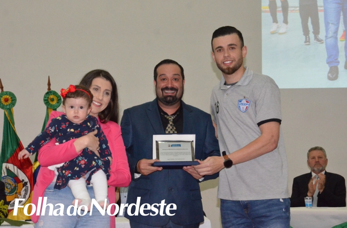 Legislativo de Lagoa Vermelha realiza homenagens em sessão solene na Casa da Cultura Athos Branco