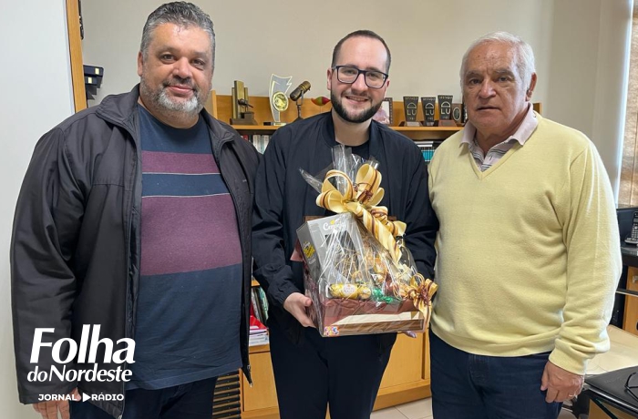 Paulo Mantovani homenageia Folha do Nordeste