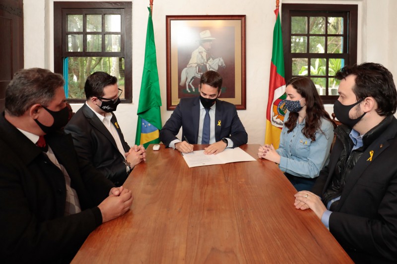 Governador sanciona projeto que institui a campanha Setembro Amarelo no RS