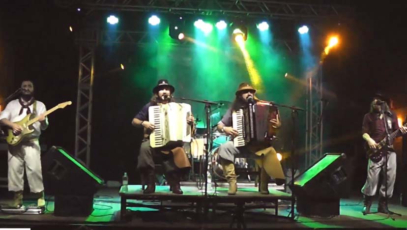 Festa Nacional do Churrasco contou com shows dos Grupos Quinteto Serrano e Cordiona