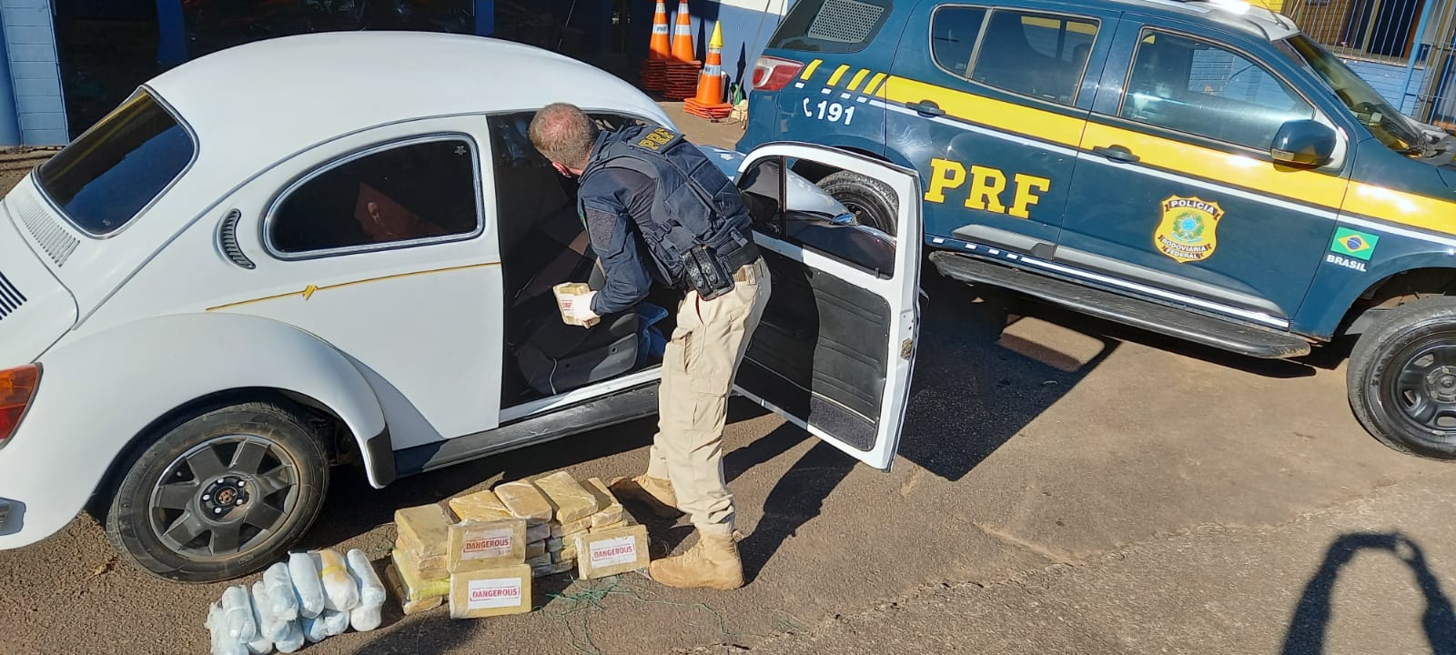 PRF prende casal com mais de 250 litros de agrotóxico contrabandeado