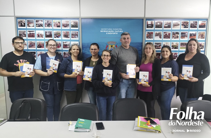 Materiais sobre Educação Empreendedora são entregues para os estudantes das Escolas Municipais