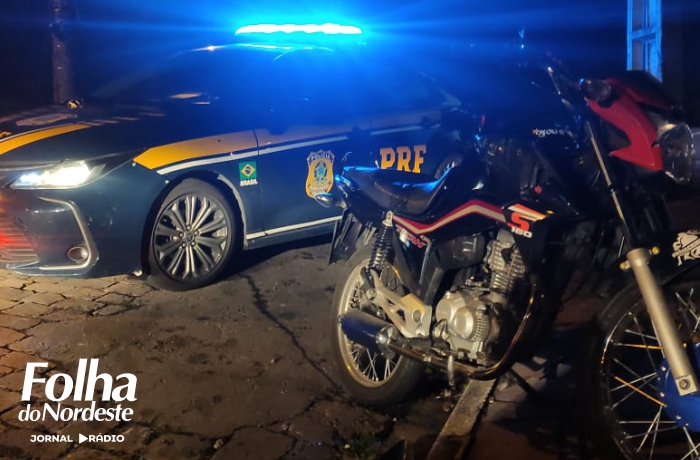 PRF prende homem que usava motor furtado e placa falsa em sua moto