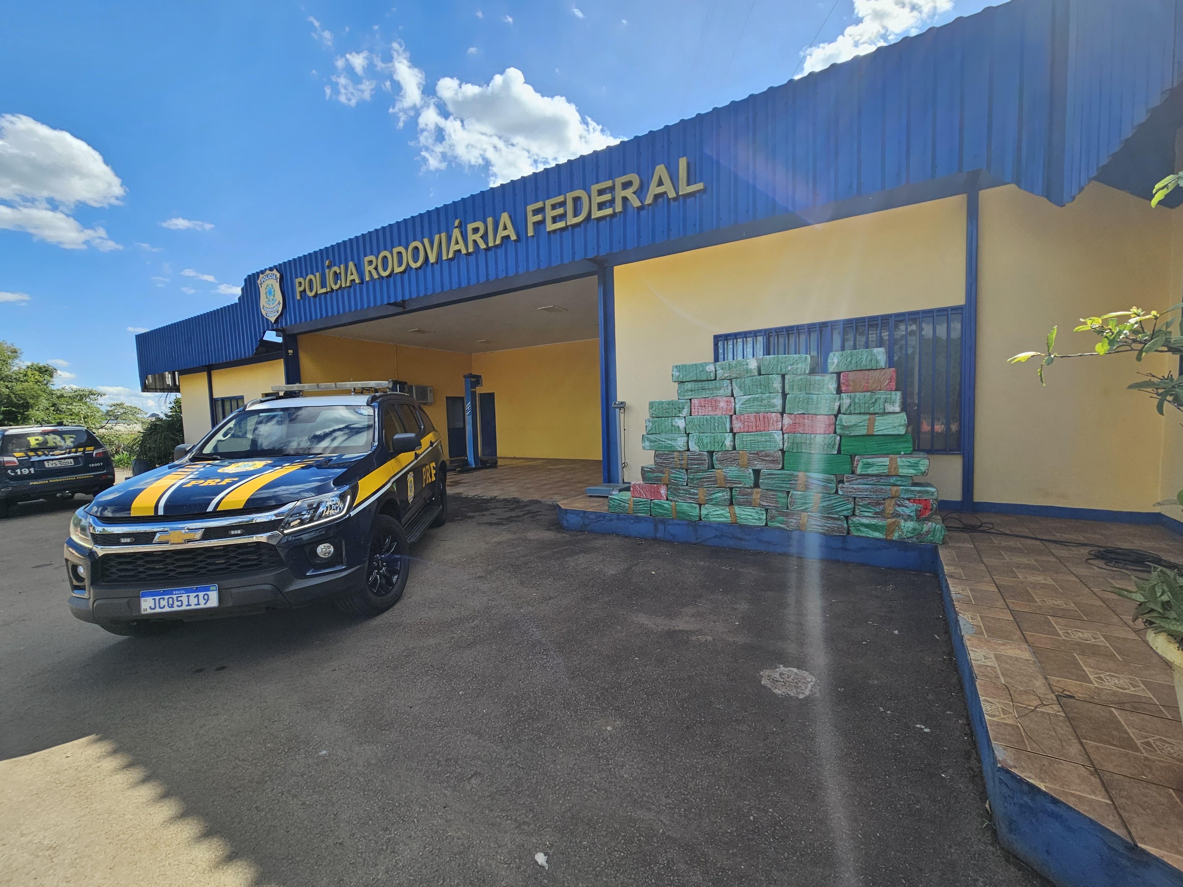 PRF prende traficante com mais de uma tonelada de maconha na BR-386