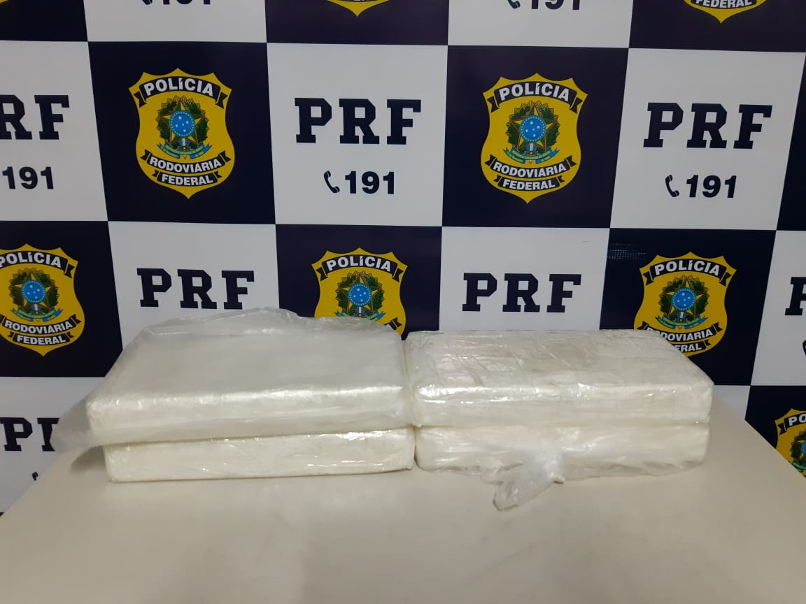 PRF prende dois traficantes e apreende mais de quatro quilos de cocaína