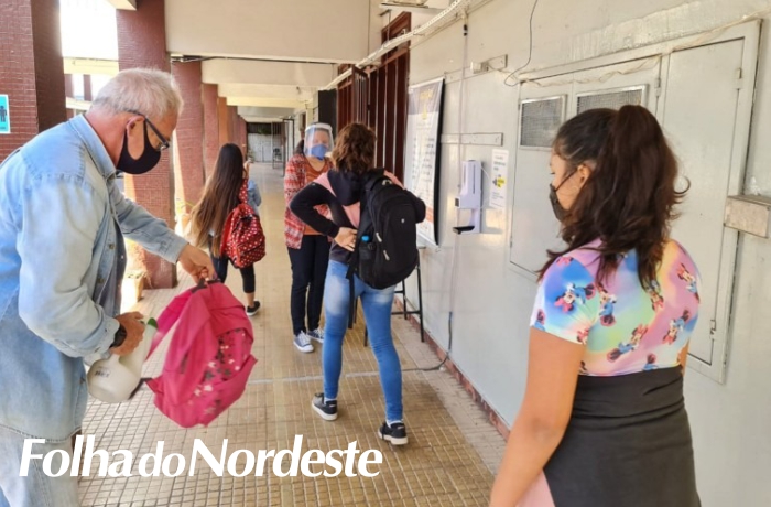 Escolas estaduais retomam aulas presenciais obrigatórias