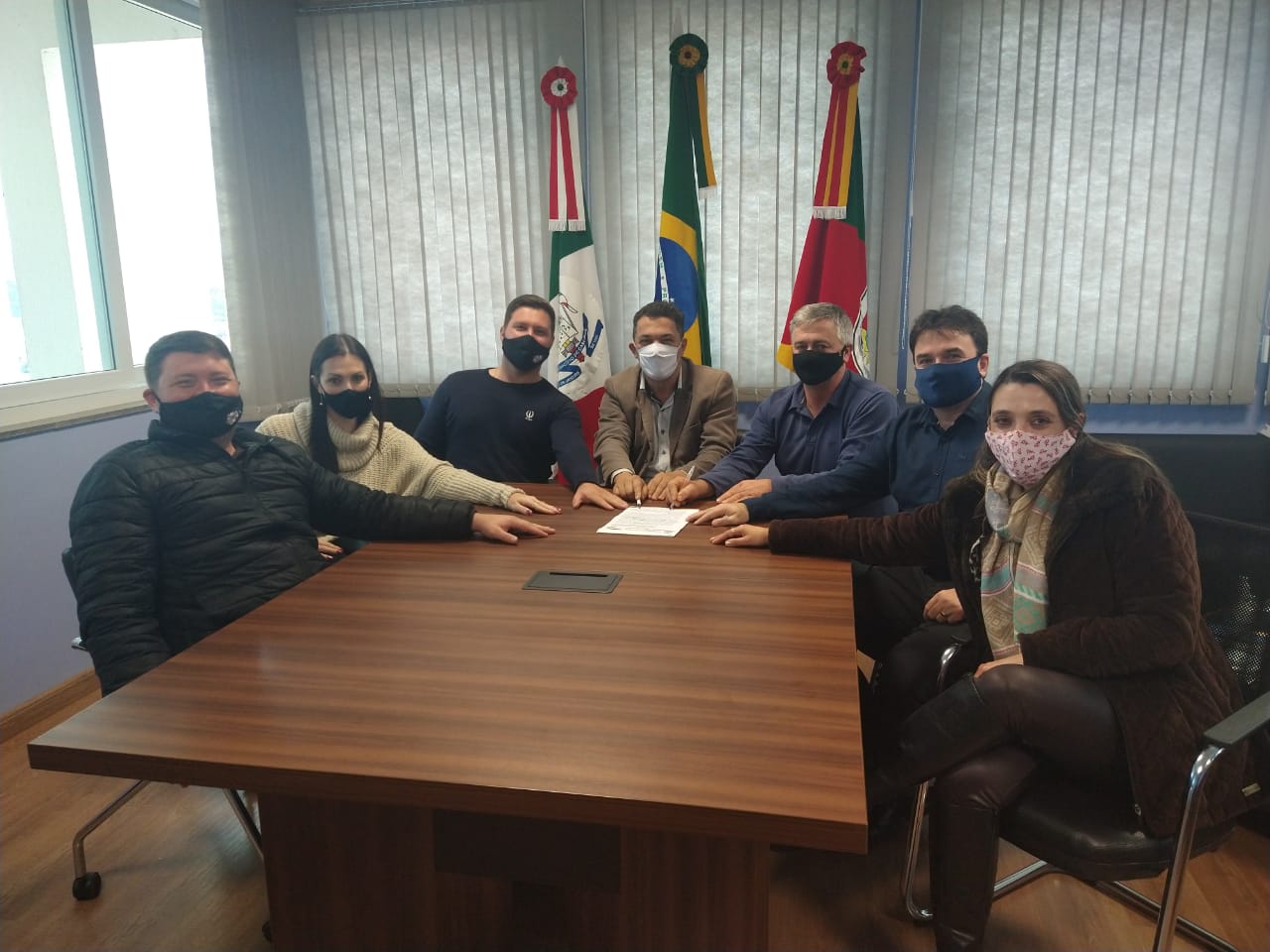 Caseiros assina Termo de Intenção com a empresa Frango Caseiro para construção do Frigorífico de Abate de Aves