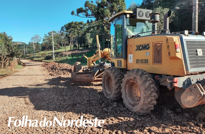 Secretaria da Agricultura realiza cascalhamento em estradas do Pizzamiglio, Capão do Cedro e Santa Luzia