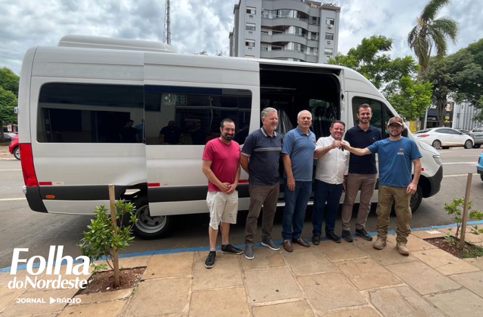 Secretaria de Saúde de Lagoa Vermelha recebe nova van para o transporte de pacientes